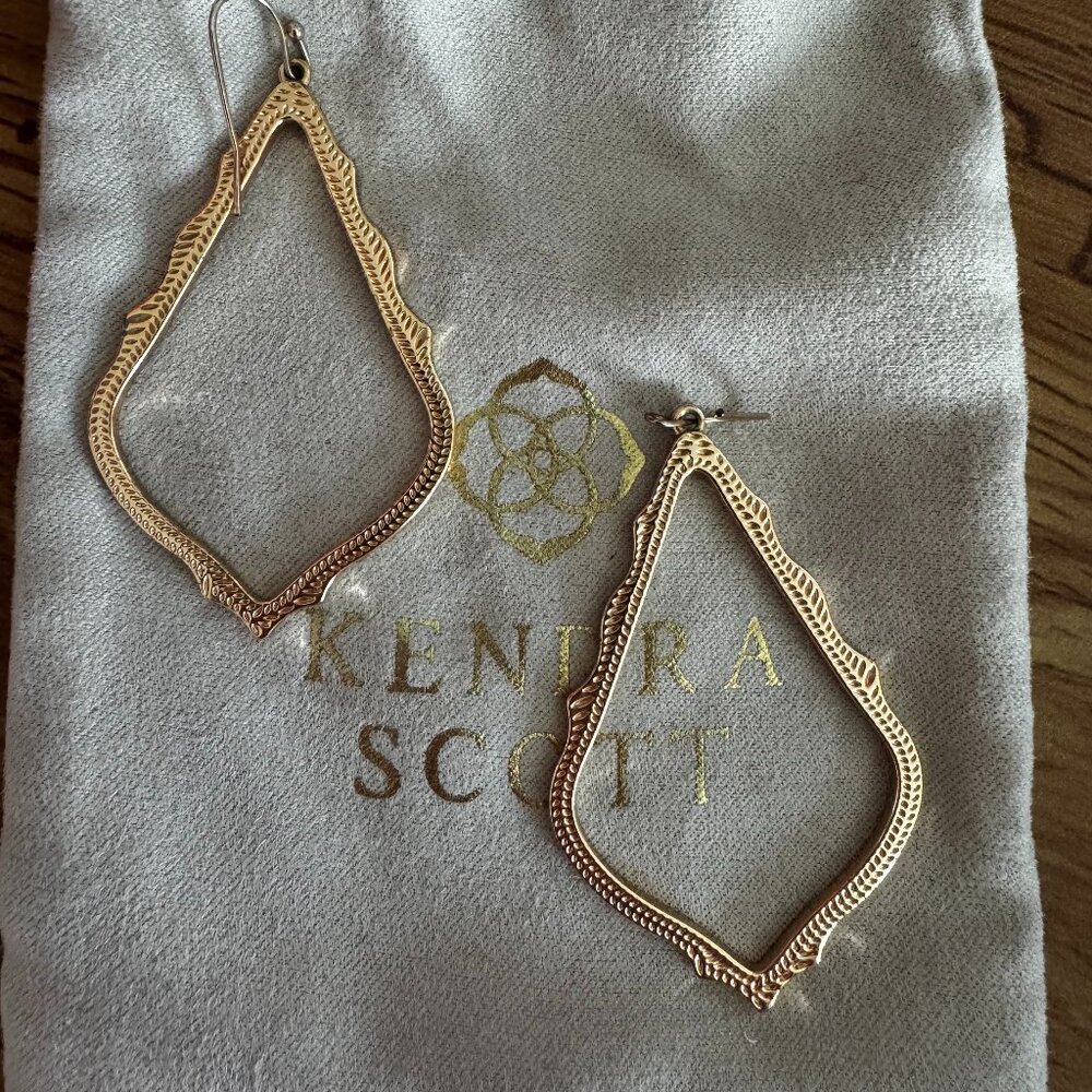 Kendra Scott Sophia Drop Earrings Rose Gold color